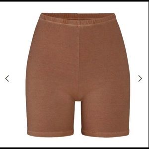 🆕 SKIMS Outdoor Bike Short in Camel